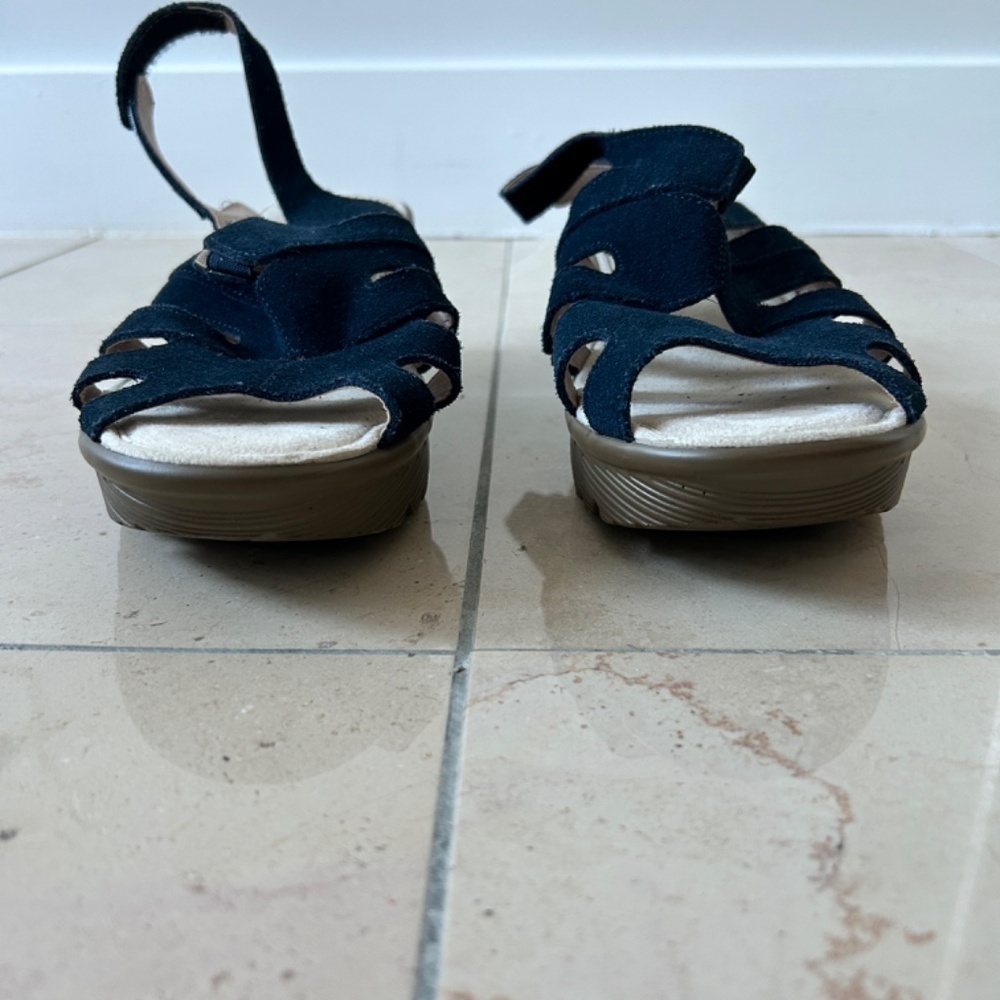 Sketchers Women's Size 9 Navy Sling Back Wedge Suede Peep Toe Memory Foam Sandle - Picture 6 of 11
